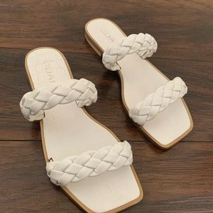 Size 8 in color white.